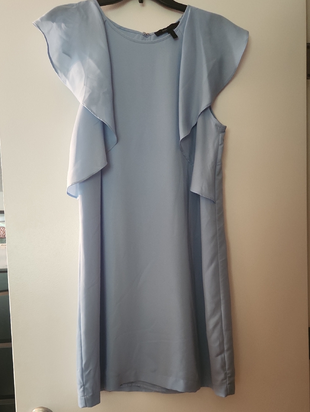 EUC BCBGMaxAzria Light Blue Ruffle Sleeve Midi Dress Size Medium